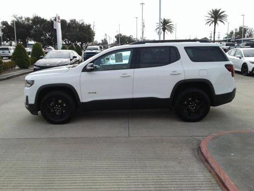 2022 GMC Acadia AWD AT4