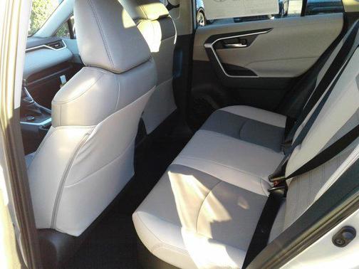 2025 Toyota RAV4 Hybrid XLE Premium