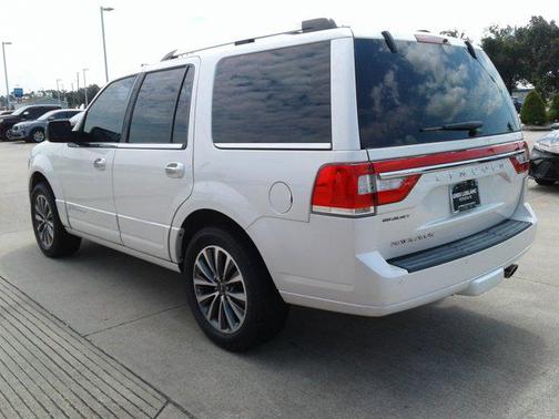 2017 Lincoln Navigator Select