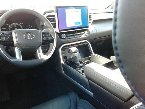 2025 Toyota Tundra Hybrid Platinum