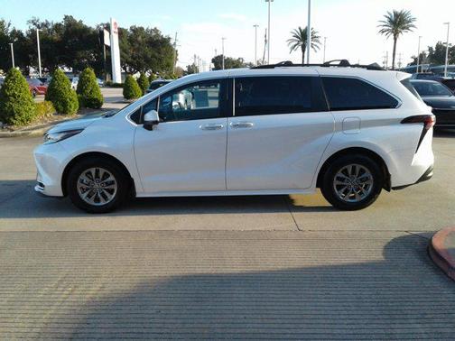 2022 Toyota Sienna XLE
