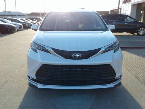 2022 Toyota Sienna XLE