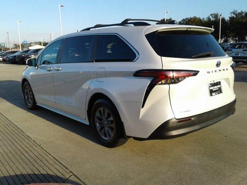 2022 Toyota Sienna XLE
