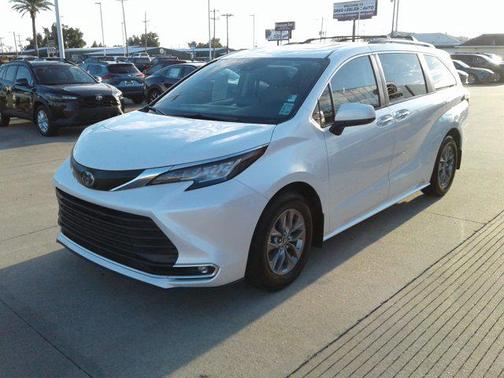 2022 Toyota Sienna XLE