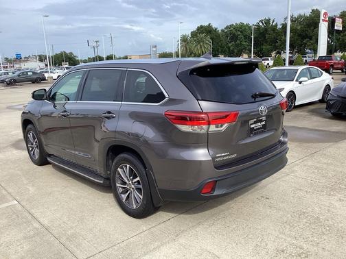 Predawn Gray Mica 2017 Toyota Highlander XLE
