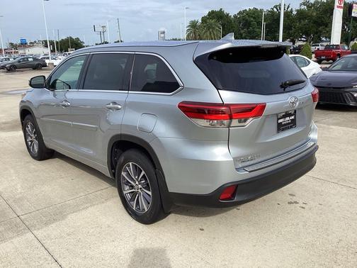Celestial Silver Metallic 2018 Toyota Highlander XLE