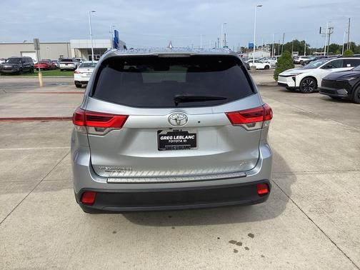 Celestial Silver Metallic 2018 Toyota Highlander XLE