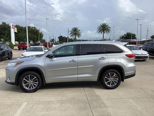 Celestial Silver Metallic 2018 Toyota Highlander XLE