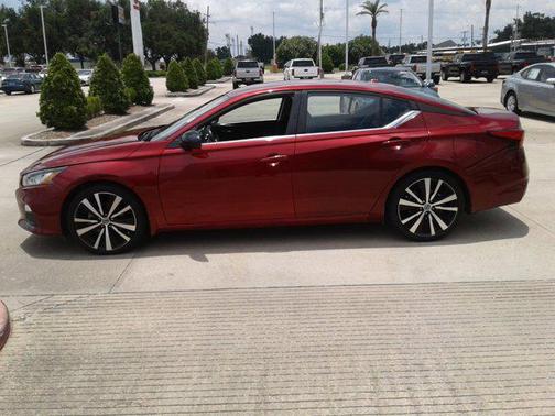 2021 Nissan Altima SR FWD