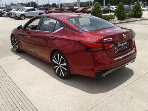 2021 Nissan Altima SR FWD