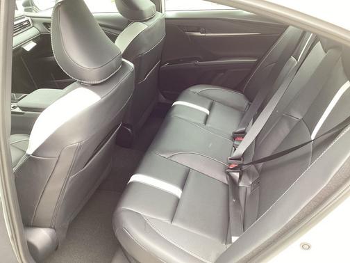 Ice Cap 2026 Toyota Camry SE