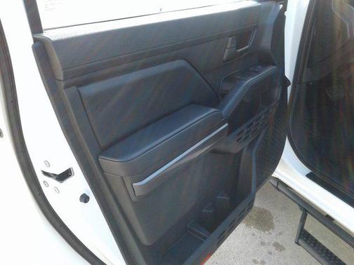Ice Cap 2026 Toyota Tacoma SR5