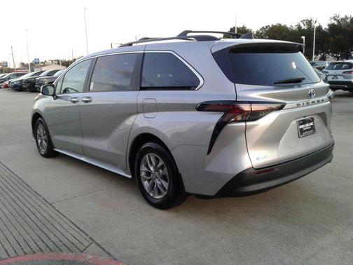 2025 Toyota Sienna XLE