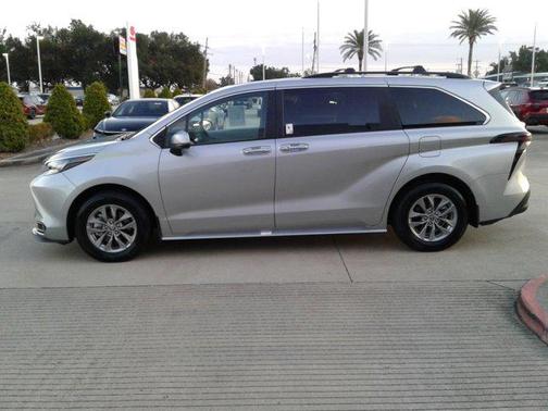 2025 Toyota Sienna XLE