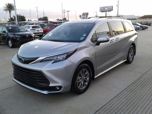 2025 Toyota Sienna XLE