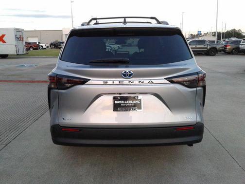 2025 Toyota Sienna XLE