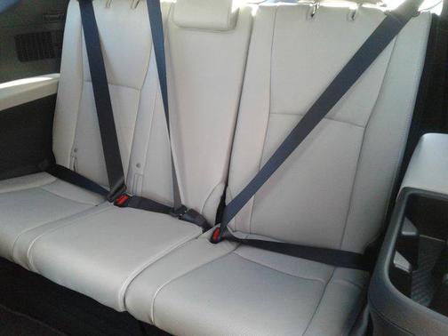 Wind Chill Pearl 2026 Toyota Highlander Hybrid Base