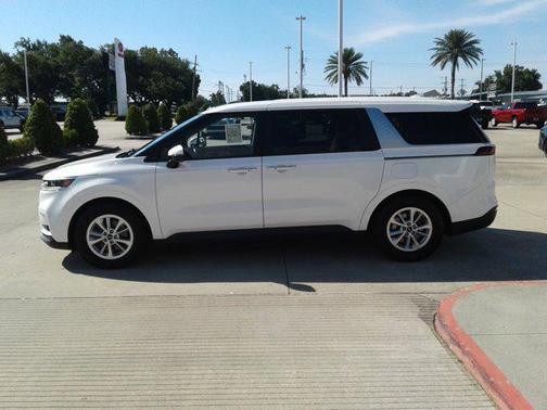 Snow White Pearl 2022 Kia Carnival LXS