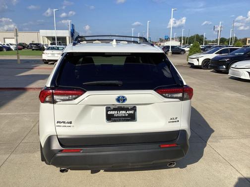 Ice Cap 2024 Toyota RAV4 Hybrid XLE