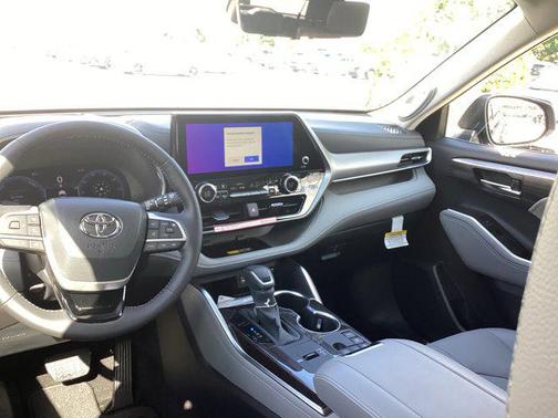 Blueprint 2026 Toyota Highlander Hybrid Platinum