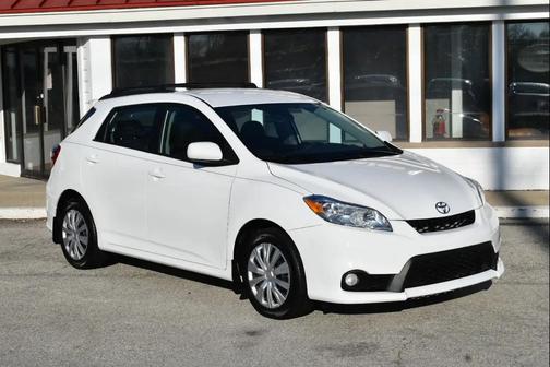Super White 2013 Toyota Matrix L
