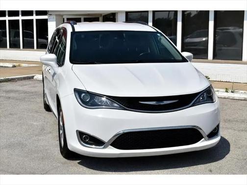 2018 Chrysler Pacifica Touring-L