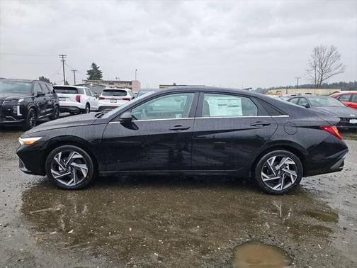 2025 Hyundai ELANTRA SEL