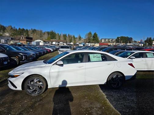 2025 Hyundai ELANTRA SEL