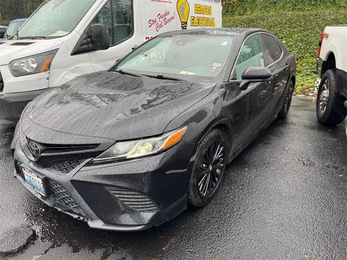 2020 Toyota Camry SE