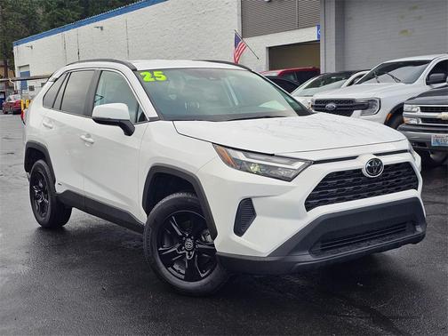 2025 Toyota RAV4 Hybrid XLE