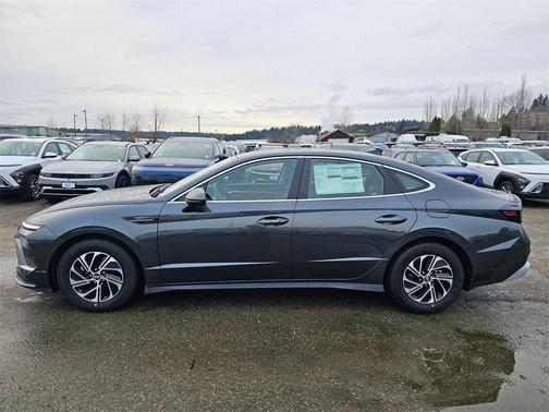 2026 Hyundai SONATA Hybrid Base