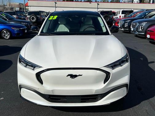 Star White Metallic Tri-Coat 2023 Ford Mustang Mach-E Premium
