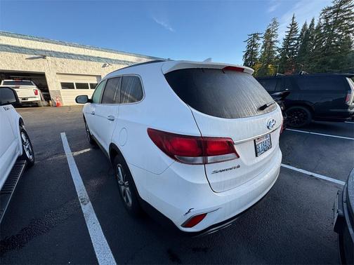 2017 Hyundai SANTA FE SE