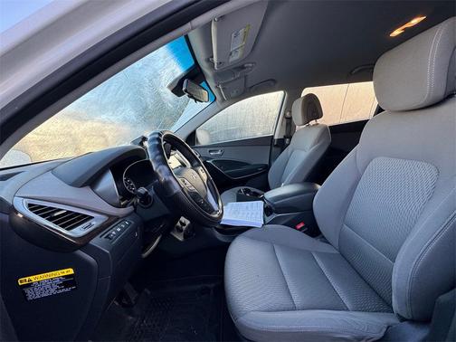 2017 Hyundai SANTA FE SE