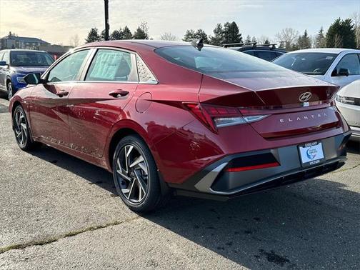2025 Hyundai ELANTRA SEL