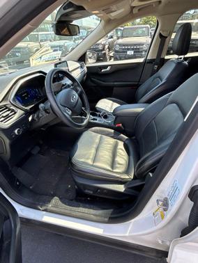 Star White Metallic Tri-Coat 2020 Ford Escape Titanium