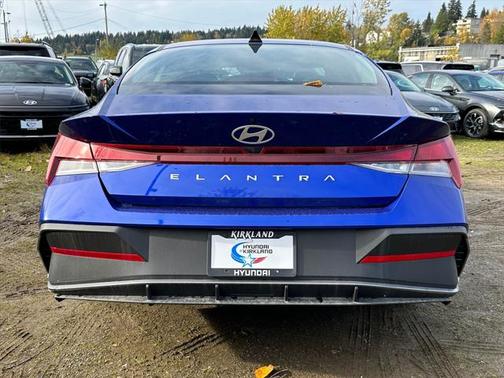 2025 Hyundai ELANTRA SE