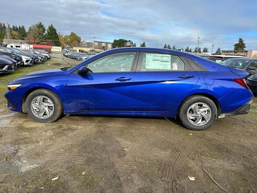2025 Hyundai ELANTRA SE