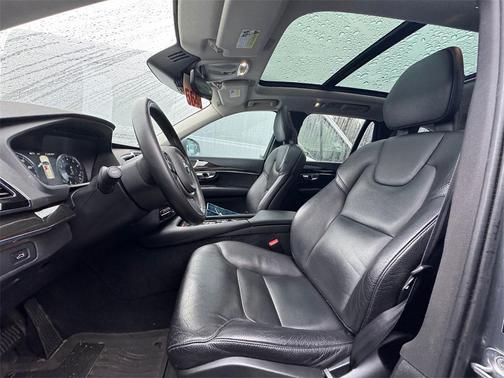2018 Volvo XC90 T5 Momentum