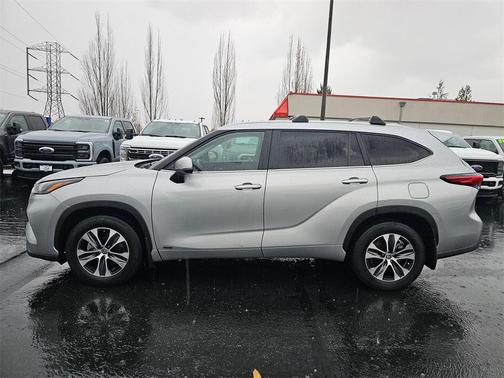 2023 Toyota Highlander Hybrid XLE