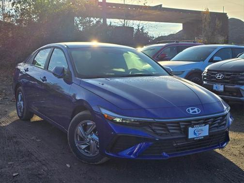 2025 Hyundai ELANTRA SE