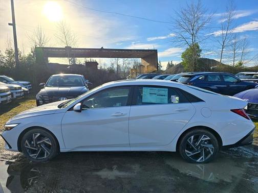 2025 Hyundai ELANTRA SEL