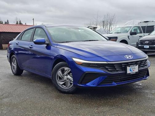 2025 Hyundai ELANTRA SE