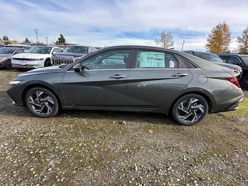 2025 Hyundai ELANTRA SEL
