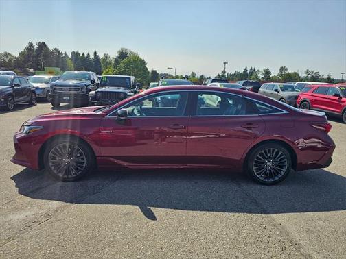 2019 Toyota Avalon Hybrid XSE