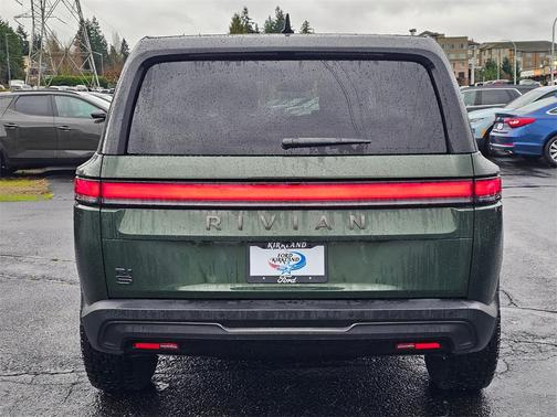 2025 Rivian R1S Adventure