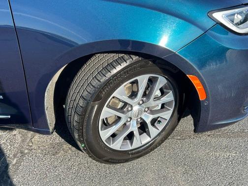 2023 Chrysler Pacifica L