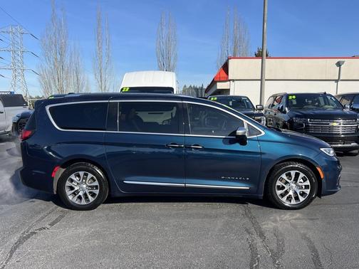 2023 Chrysler Pacifica L