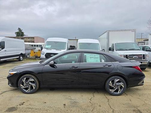 2025 Hyundai ELANTRA Limited