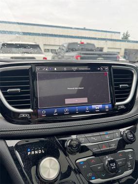 2023 Chrysler Pacifica Hybrid Limited